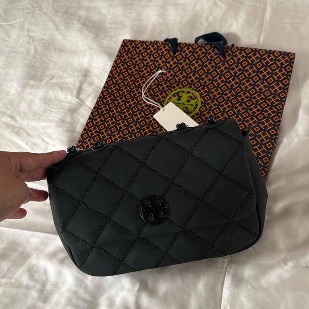 NWOT Tory Burch 89545 0422 Willa Matte small leather shoulder bag in black